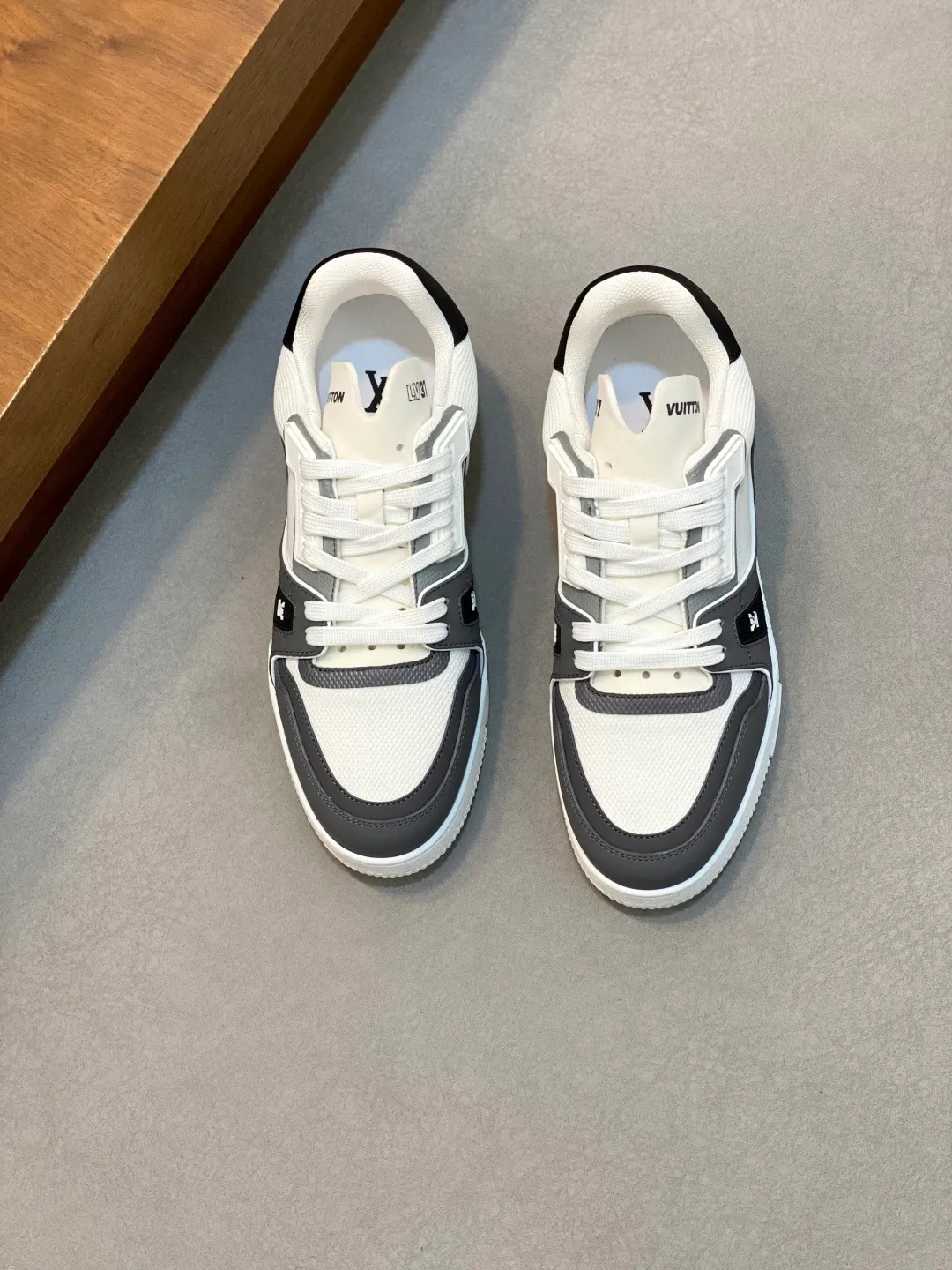 Men's shoes 💰900 Loui* Vuitto* - Louis ** donkey house New color matching men's trainer sneakers, this LV Trainer sneaker is made of calfskin and breathable mesh, showing pure colors, the #54 logo on the back traces the brand's birth in 1854, the designer's handwritten brand logo embellishes one side, designed by Virgil Abloh himself, a very commemorative sneaker, the new lv Louis Vuitton loui* vuitto* trainer sneaker low casual sports culture versatile basketball sneakers Size: 39-44 (customized at 38.45)